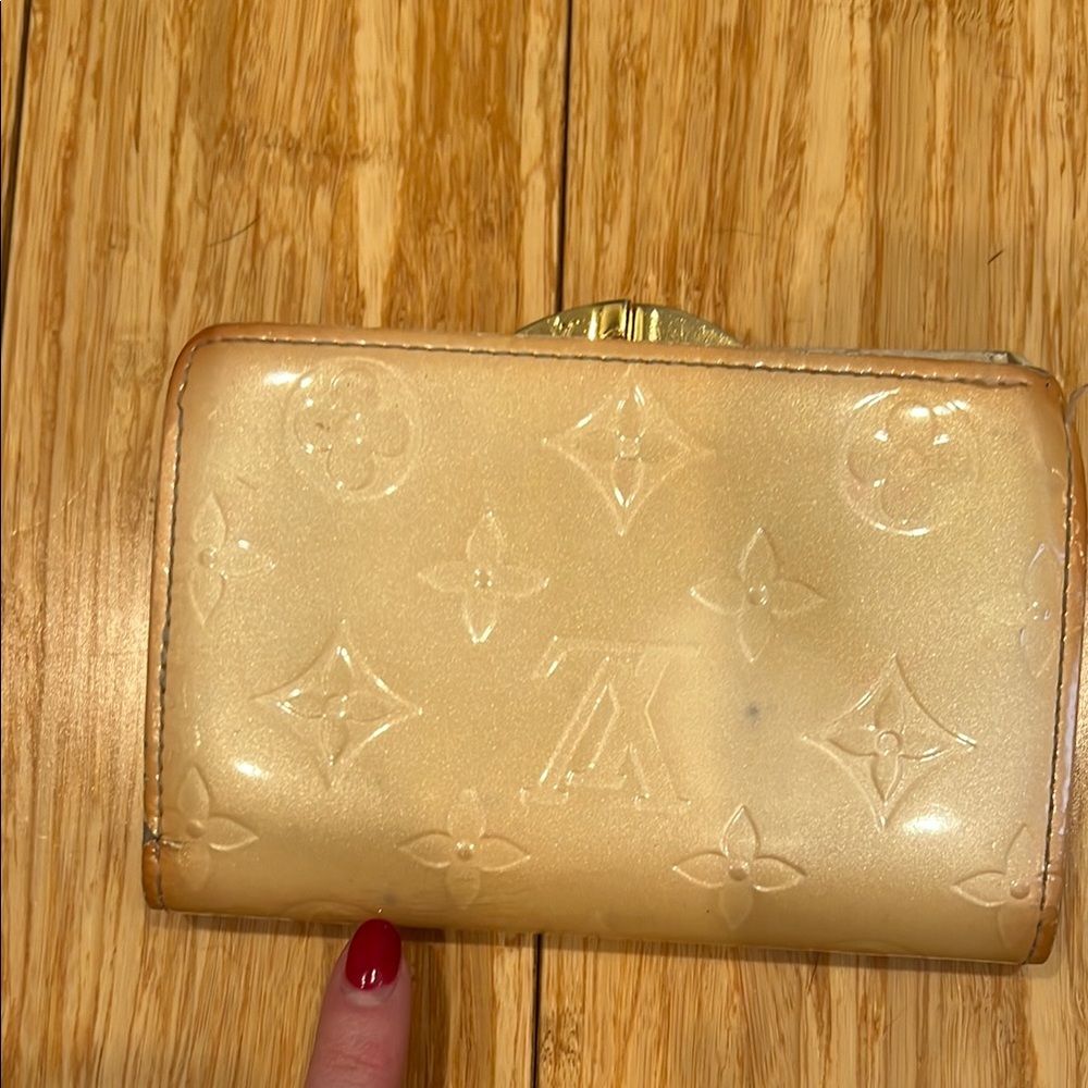 Louis Vuitton Vernis Kisslock Wallet - Picture 5 of 12